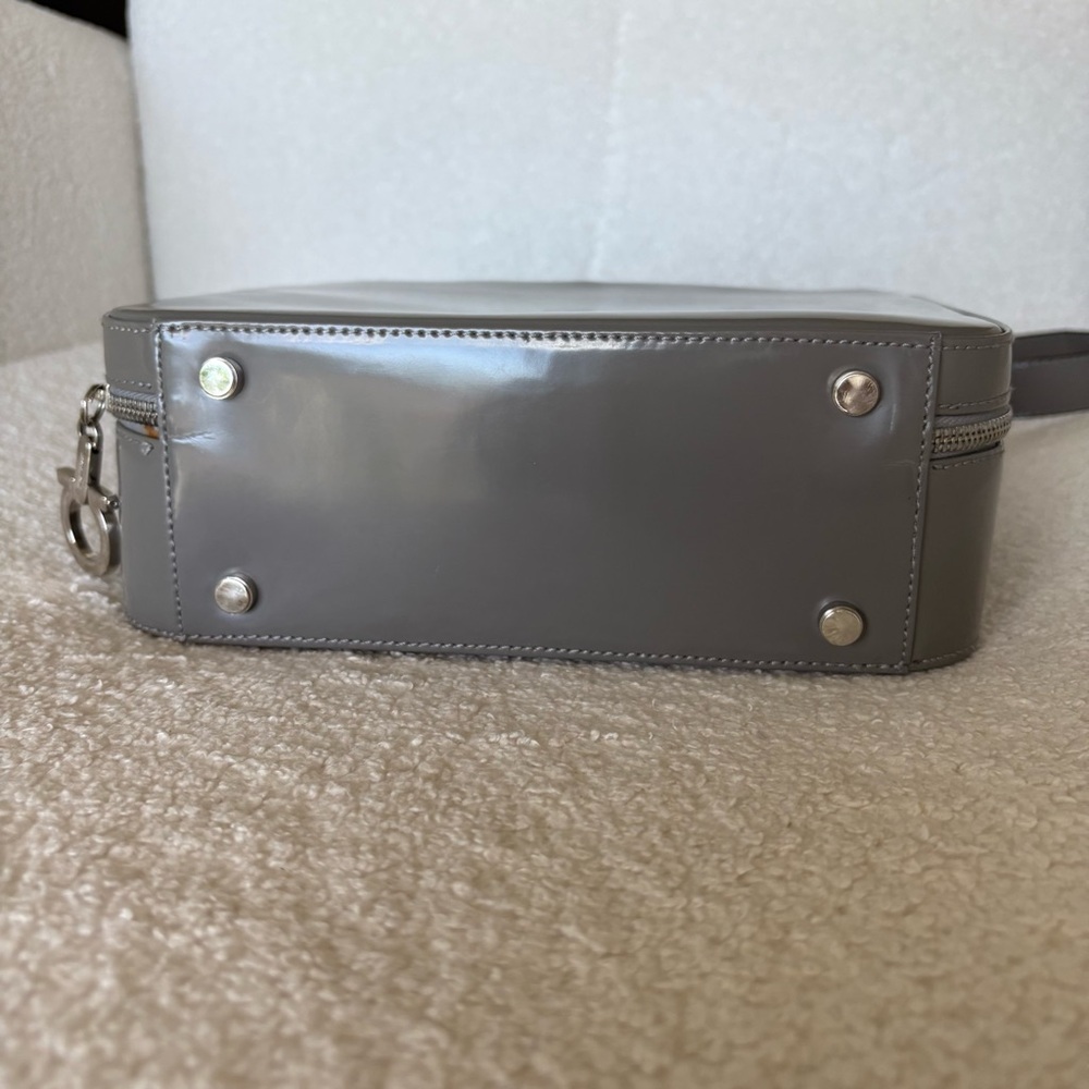 👜 Salvatore Ferragamo Vintage Box Crossbody Bag – Grey Leather - Picture 3 of 11